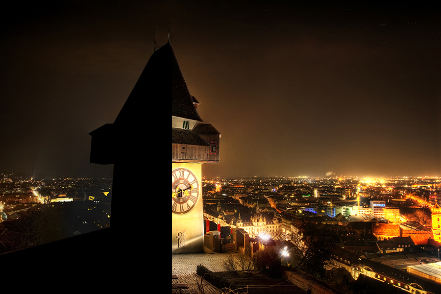 Am 26. März wird es auch rund um den Uhrturm eine Stunde lang finster. Davor erstrahlt er anlässlich des "Purple Day" in Lila, um für Epilepsie zu sensibilisieren.