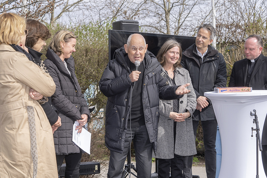 Voll des Lobes: Maria Santner (Anton Paar), Carina Kerschbaumer (Styria Media Group), Pfarrer Wolfgang Pucher, Bürgermeisterin Elke Kahr, Stadtrat Kurt Hohensinner und Gerhard Hörting (Vertreter der Diözese Graz-Seckau), v. l. ; 3. v. l. Moderatorin Stöckler.