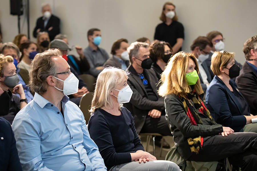 StadtDialoge: Die Auftaktveranstaltung zur Zukunft der Stadtentwicklung lockte viele Interessierte in den Bernhardinsaal des Franziskanerklosters.