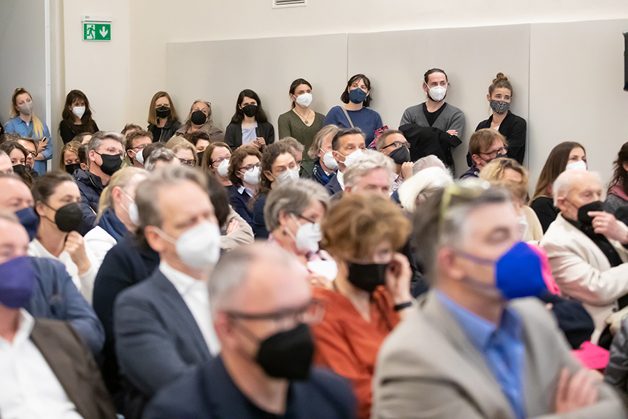 StadtDialoge: Die Auftaktveranstaltung zur Zukunft der Stadtentwicklung lockte viele Interessierte in den Bernhardinsaal des Franziskanerklosters.