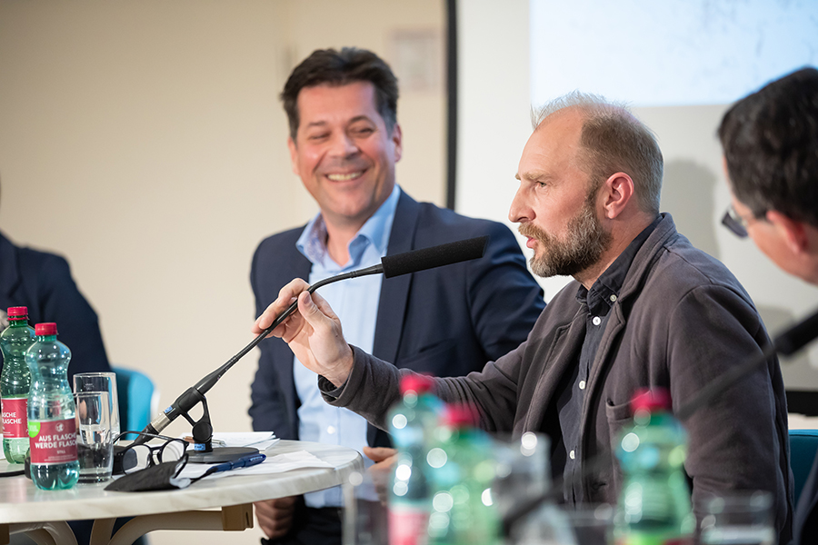 StadtDialoge: Die Auftaktveranstaltung zur Zukunft der Stadtentwicklung lockte viele Interessierte in den Bernhardinsaal des Franziskanerklosters.