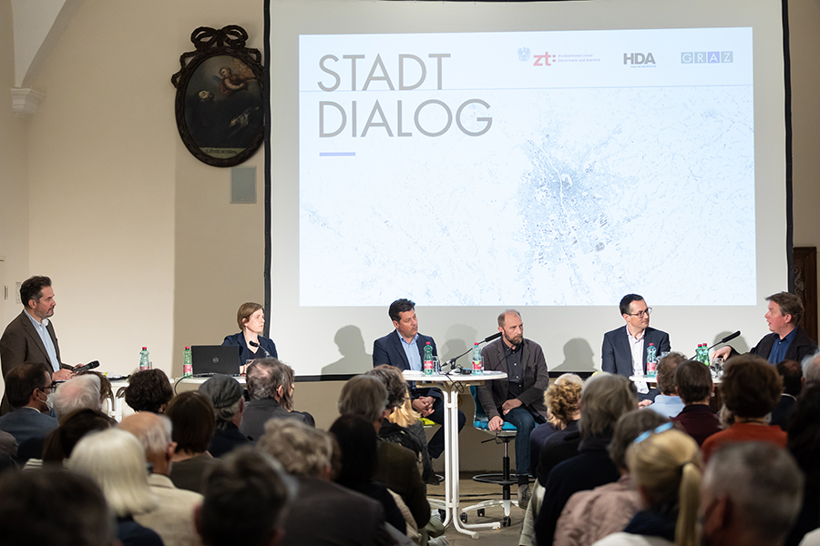 StadtDialoge: Die Auftaktveranstaltung zur Zukunft der Stadtentwicklung lockte viele Interessierte in den Bernhardinsaal des Franziskanerklosters.