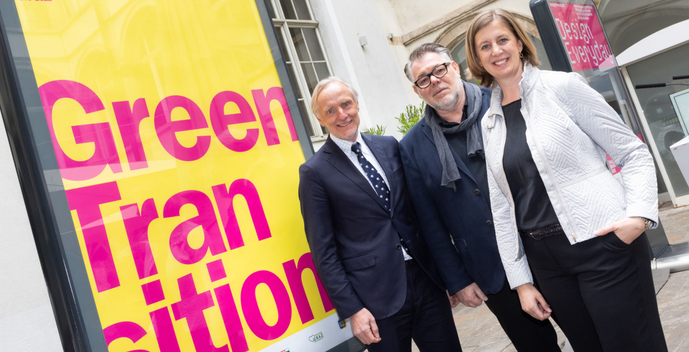 Gaben im Generalihof einen Ausblick auf den Designmonat Graz 2022: Stadtrat Günter Riegler, CIS-GF Eberhard Schrempf und Landesrätin Barbara Eibinger-Miedl (v. l.). © Konstantinov Gaben im Generalihof einen Ausblick auf den Designmonat Graz 2022: Stadtrat Günter Riegler, CIS-GF Eberhard Schrempf und Landesrätin Barbara Eibinger-Miedl (v. l.).
