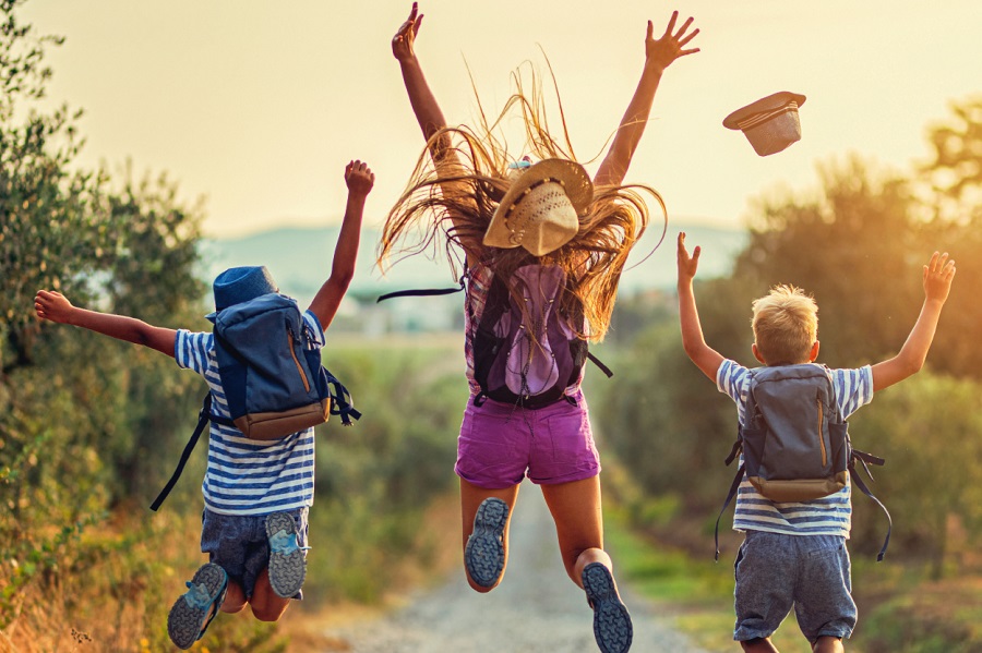 Ein vielfältiges Programm mit Bewegung, Kreativität und Abenteuern wartet auf dich! © istock/Imgorthand Ein vielfältiges Programm mit Bewegung, Kreativität und Abenteuern wartet auf dich!