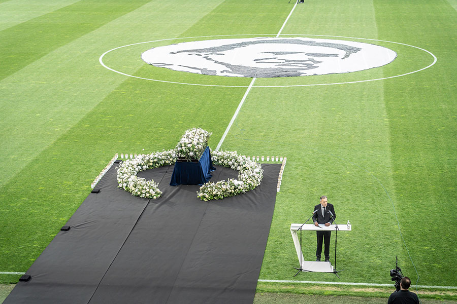 Der Sarg von Ivica Osim war während der Feier im Stadion aufgebahrt.