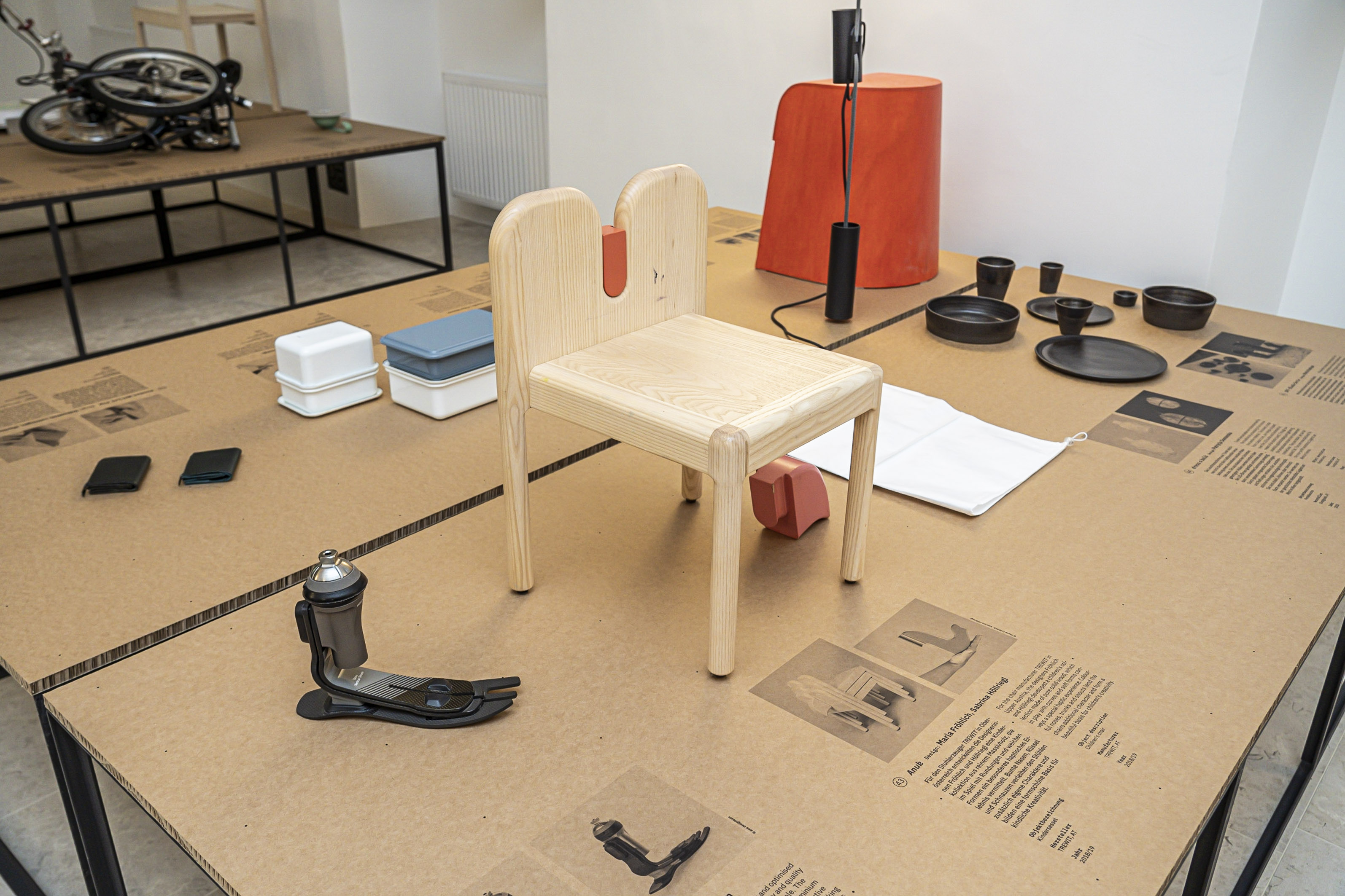 Kreative Sitzgelegenheiten, Lampen, Prothesen und mehr: Die Ausstellung "Design Everyday" zeigt außergewöhnliche Alltagsgegenstände.