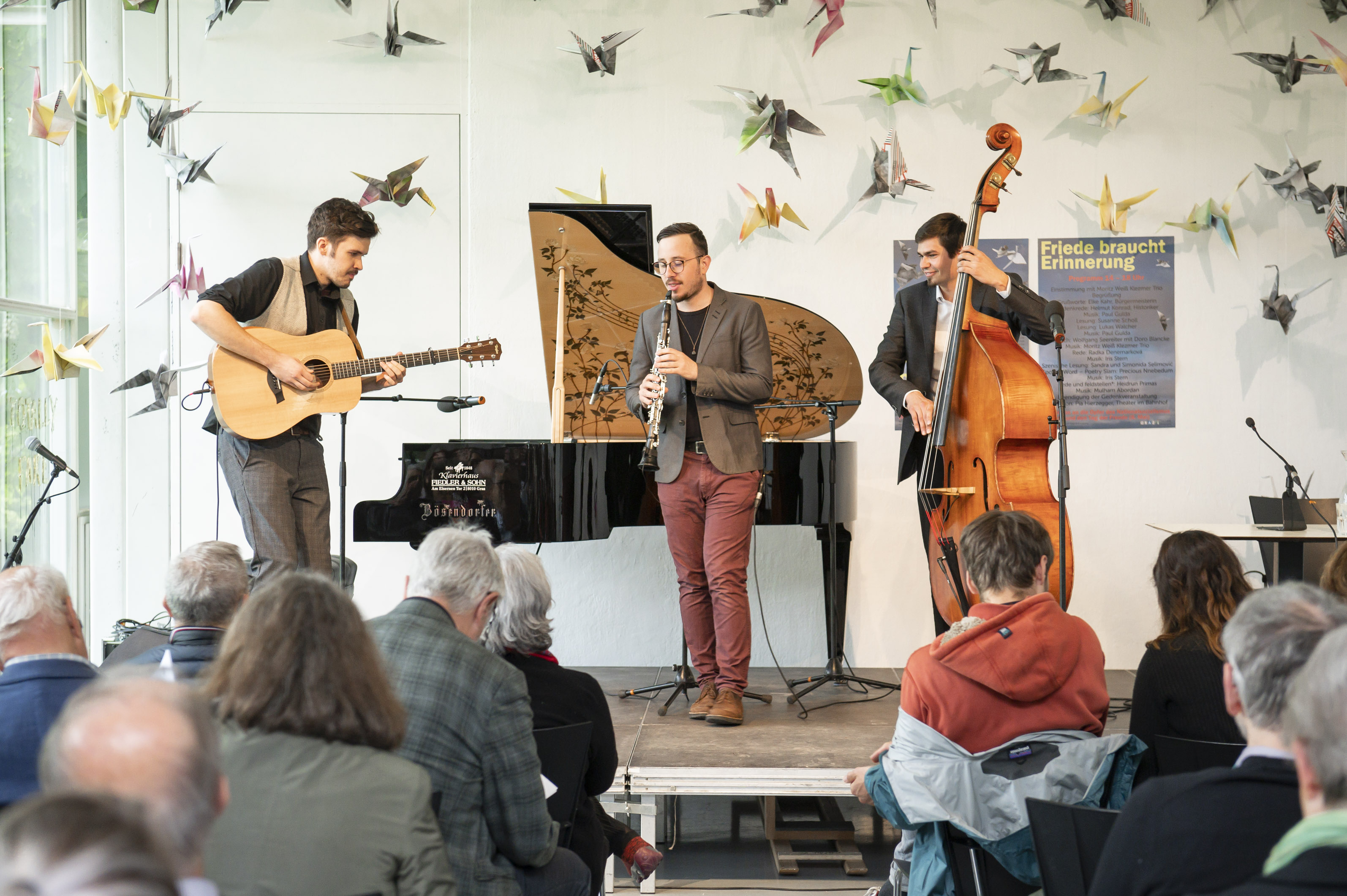 Musikalische Einstimmung mit dem Moritz Weiß Klezmer Trio.