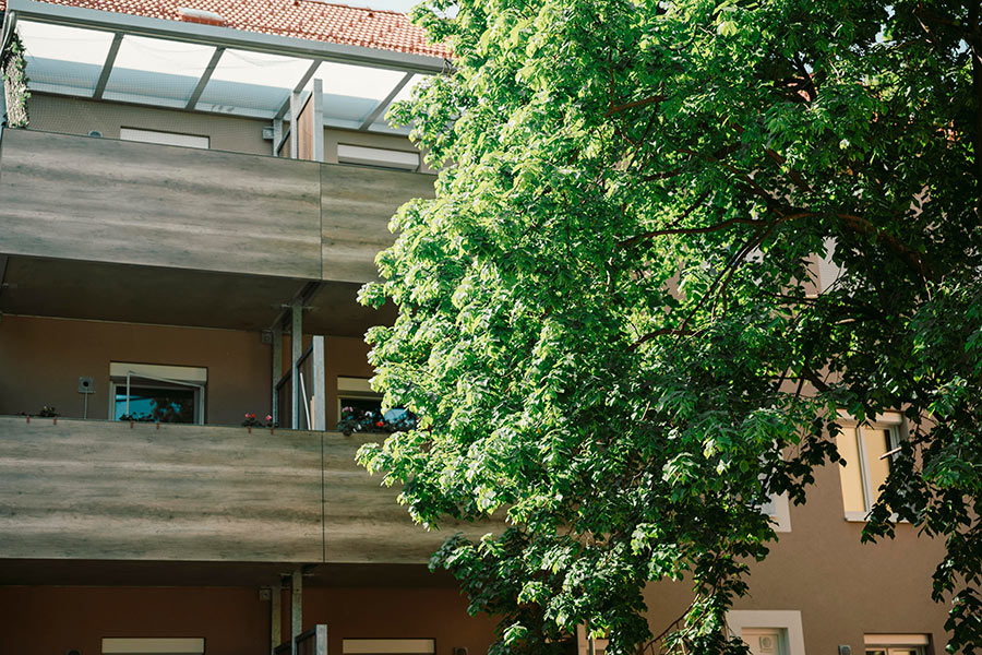 Die Sanierung in der Triester-Siedlung ist für Wohnen Graz eine ganz besondere: Erstmals wurden Balkone angebaut