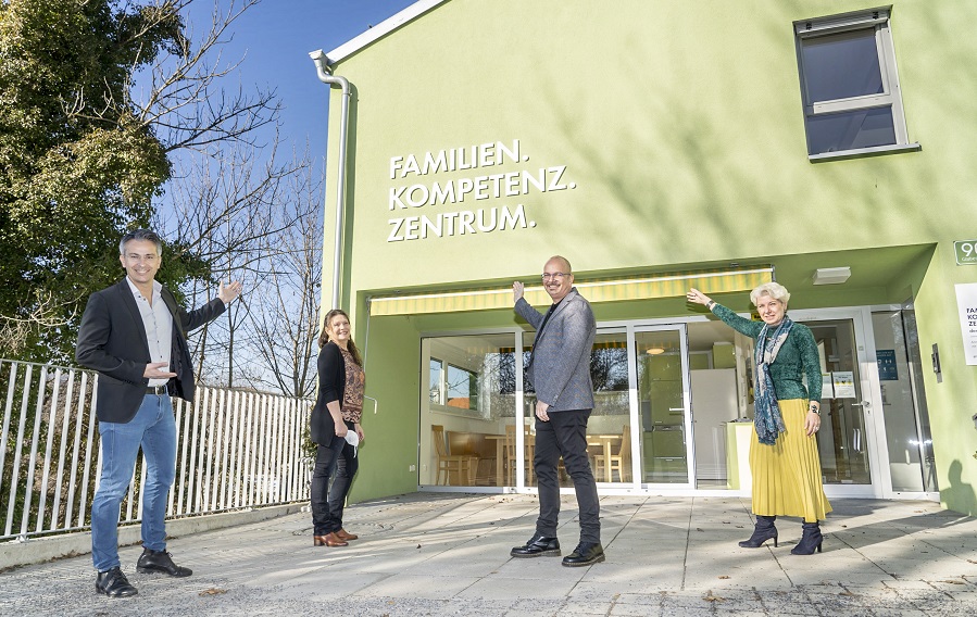 Jugend- und Familienstadtrat Kurt Hohensinner, Sabine Wirnsberger (Institut für Familienförderung), Gerald Friedrich, Ingrid Krammer (beide Amt für Jugend und Familie) © Stadt Graz/Foto Fischer Jugend- und Familienstadtrat Kurt Hohensinner, Sabine Wirnsberger (Institut für Familienförderung), Gerald Friedrich, Ingrid Krammer (beide Amt für Jugend und Familie)