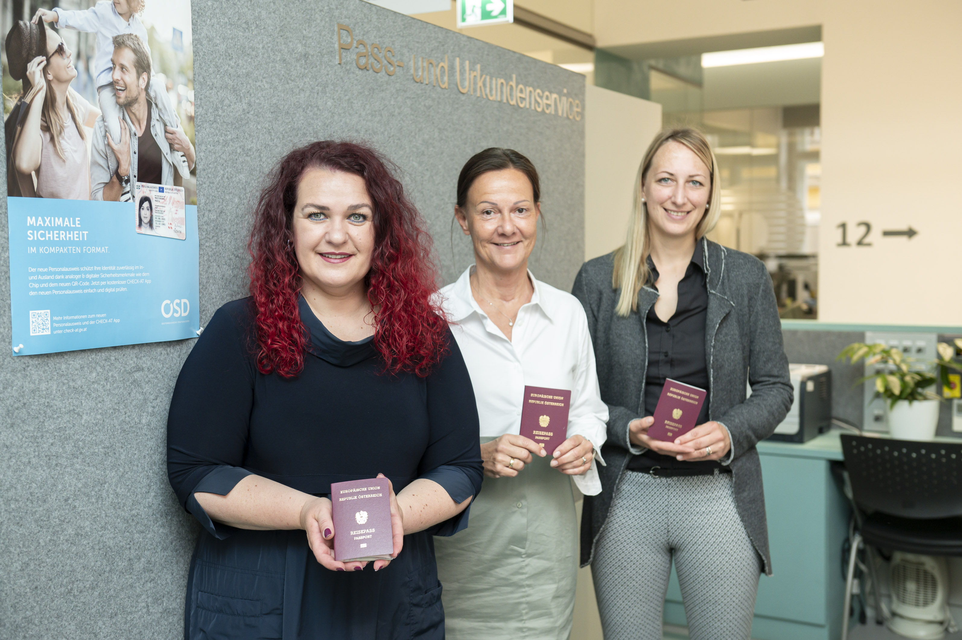 Stadträtin Claudia Schönbacher, Leiterin des Bürger:innenamts Mag.Dr. Karin Emberger-Baumgartner, Leiterin des Referats Standesamt und Staatsbürgerschaft Anke Christina Talker, BA, MA