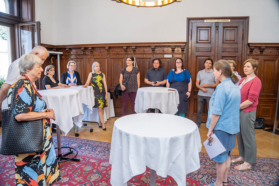 Gedenken an Opfer des Nationalsozialismus: Die Angehörigen wurden im Rathaus von Bürgermeisterin Elke Kahr und Vizebürgermeisterin Judith Schwentner empfangen.