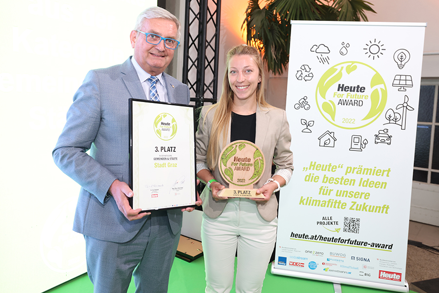 Heute for Future: Gemeindebundpräsident Alfred Riedl überreichte Magdalena Senger vom EU-Referat den Preis.