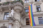 Regenbogen vor dem Rathaus