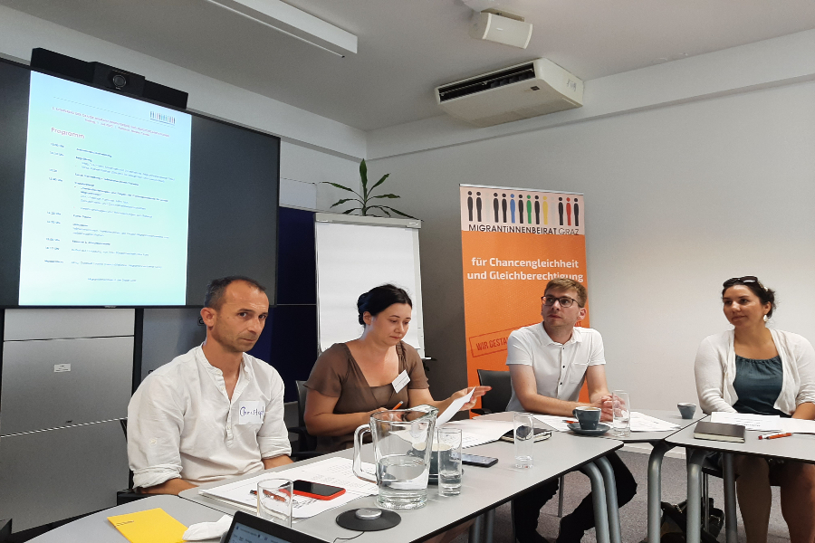 Christoph Pammer, Irina Karamarkovic, Stadtrat Krotzer und Masomah Regl © Migrant:innenbeirat der Stadt Graz Christoph Pammer, Irina Karamarkovic, Stadtrat Krotzer und Masomah Regl