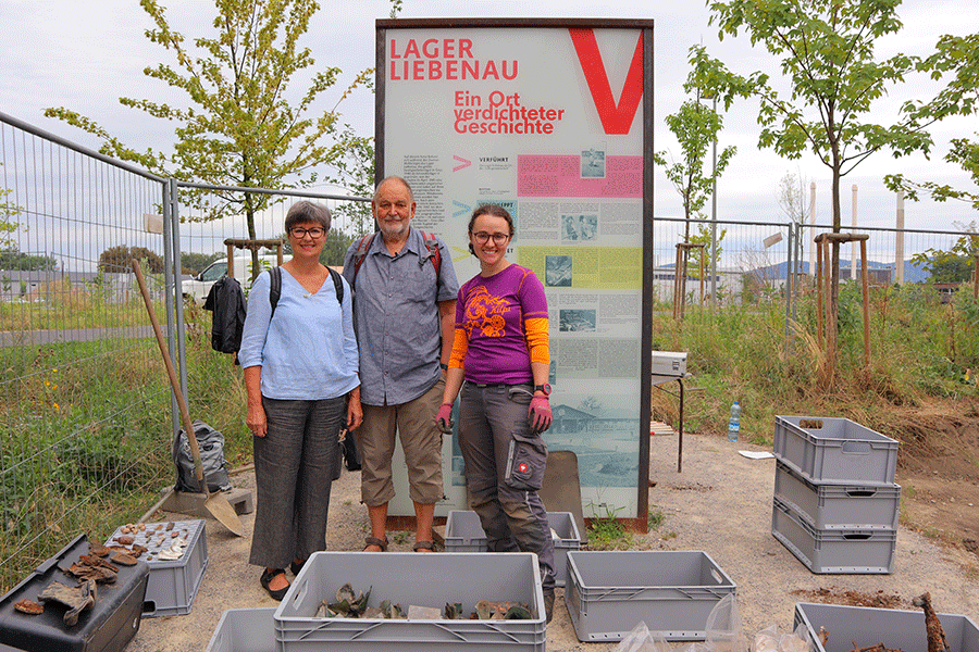 Das Team: Rainer und Uschi Possert mit der Archäologin Sandra Schweitzer.