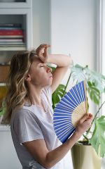 Gegen Hitze: Die Fenster tagsüber geschlossen halten. © dimaberlinphotos via Canva.com Gegen Hitze: Die Fenster tagsüber geschlossen halten.