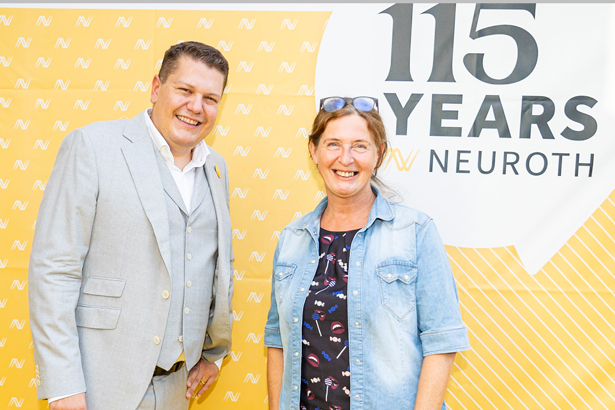 Lukas Schinko, Neuroth-CEO und Bürgermeisterin Elke Kahr bei dem Fest anlässlich des 115-Jahr-Jubiläums des Hörakustikunternehmens.