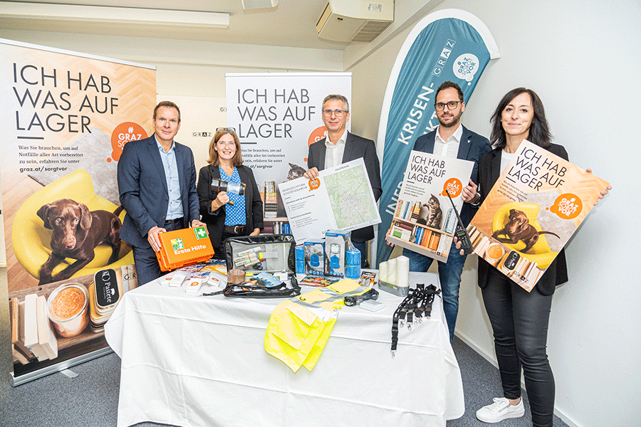 V.l.: Gernot Kurrent (Holding), Bürgermeisterin Elke Kahr, Magistratsdirektor Martin Haidvogl, Sicherheitsmanager Gilbert Sandner, Michaela Renhart (Kommunikationsabteilung) © Stadt Graz/Fischer V.l.: Gernot Kurrent (Holding), Bürgermeisterin Elke Kahr, Magistratsdirektor Martin Haidvogl, Sicherheitsmanager Gilbert Sandner, Michaela Renhart (Kommunikationsabteilung)