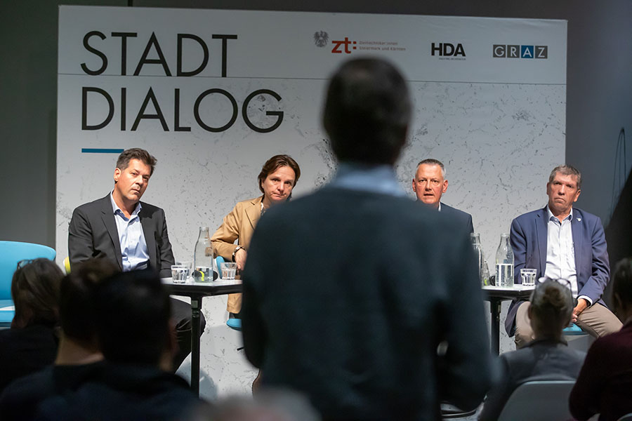 Der dritte StadtDialog beschäftigte sich im Kunsthaus mit dem Großraum Graz, bei dem sich Politiker:innen, Expert:innen und interessiertes und kritisches Publikum austauschten.