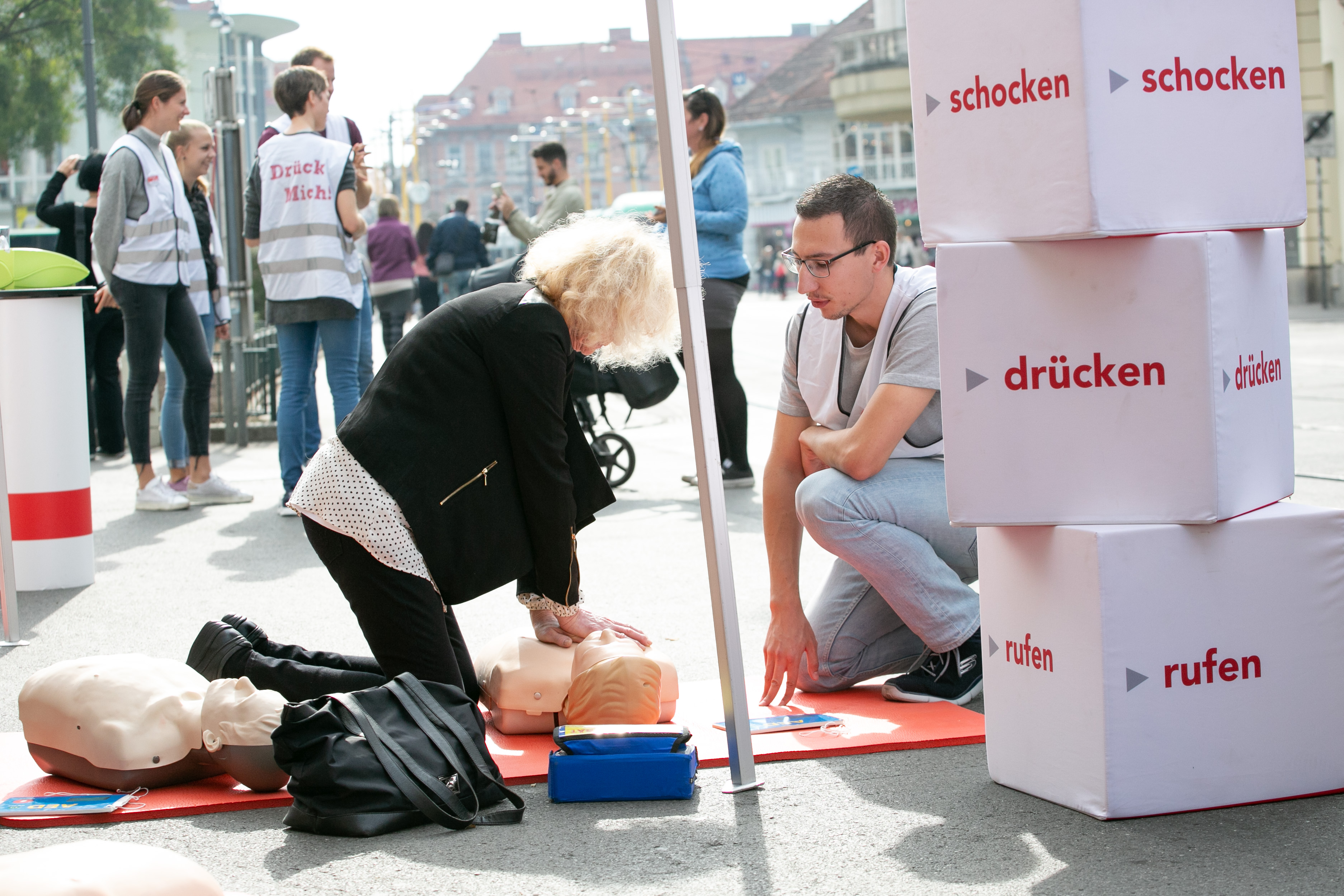 Eindrücke von den Wiederbelebungs-Aktionstagen der letzten Jahre.