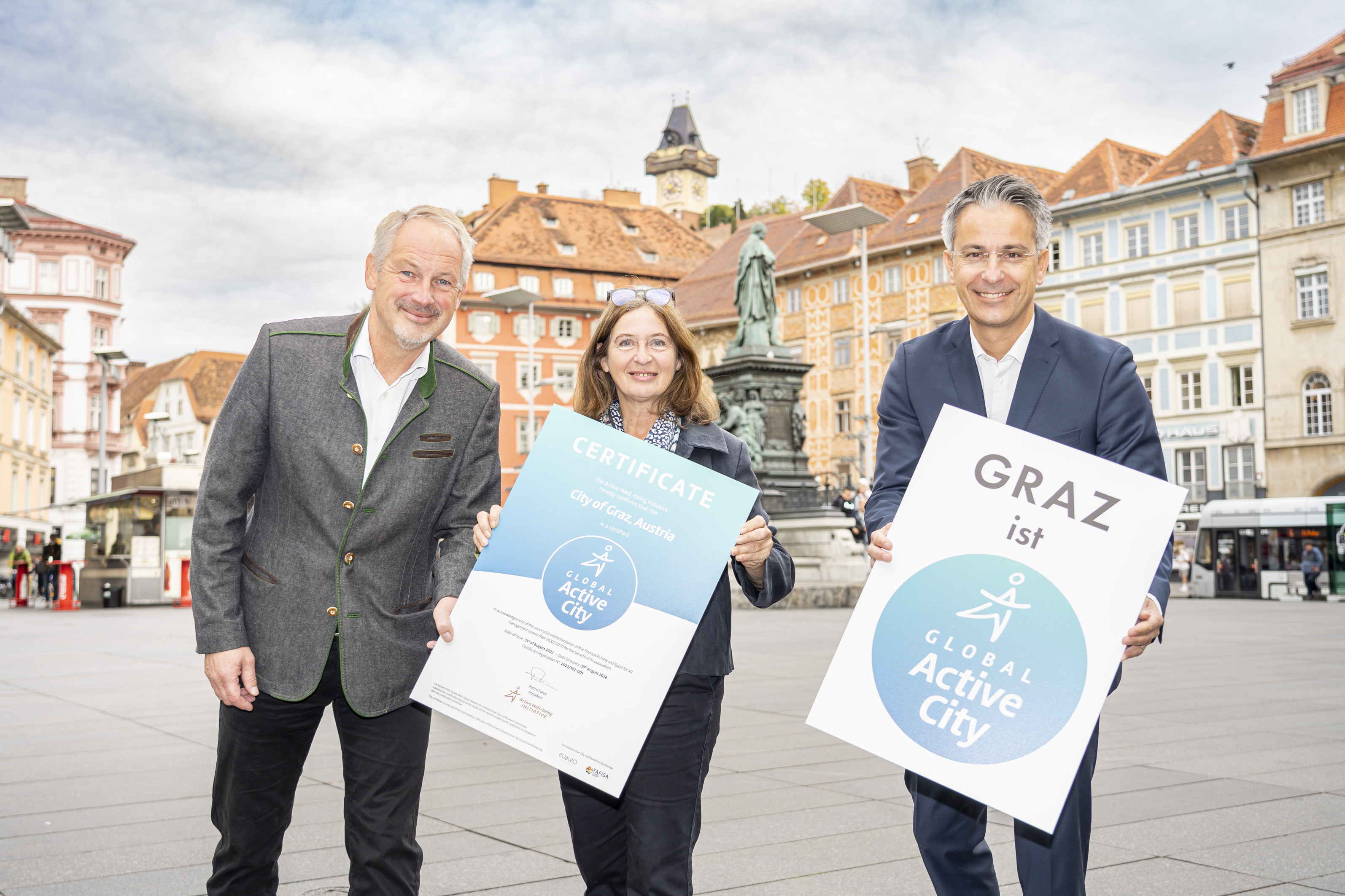 Sportamtsleiter Thomas Rajakovics, Bürgermeisterin Elke Kahr, Sportstadtrat Kurt Hohensinner © Stadt Graz/Fischer Sportamtsleiter Thomas Rajakovics, Bürgermeisterin Elke Kahr, Sportstadtrat Kurt Hohensinner