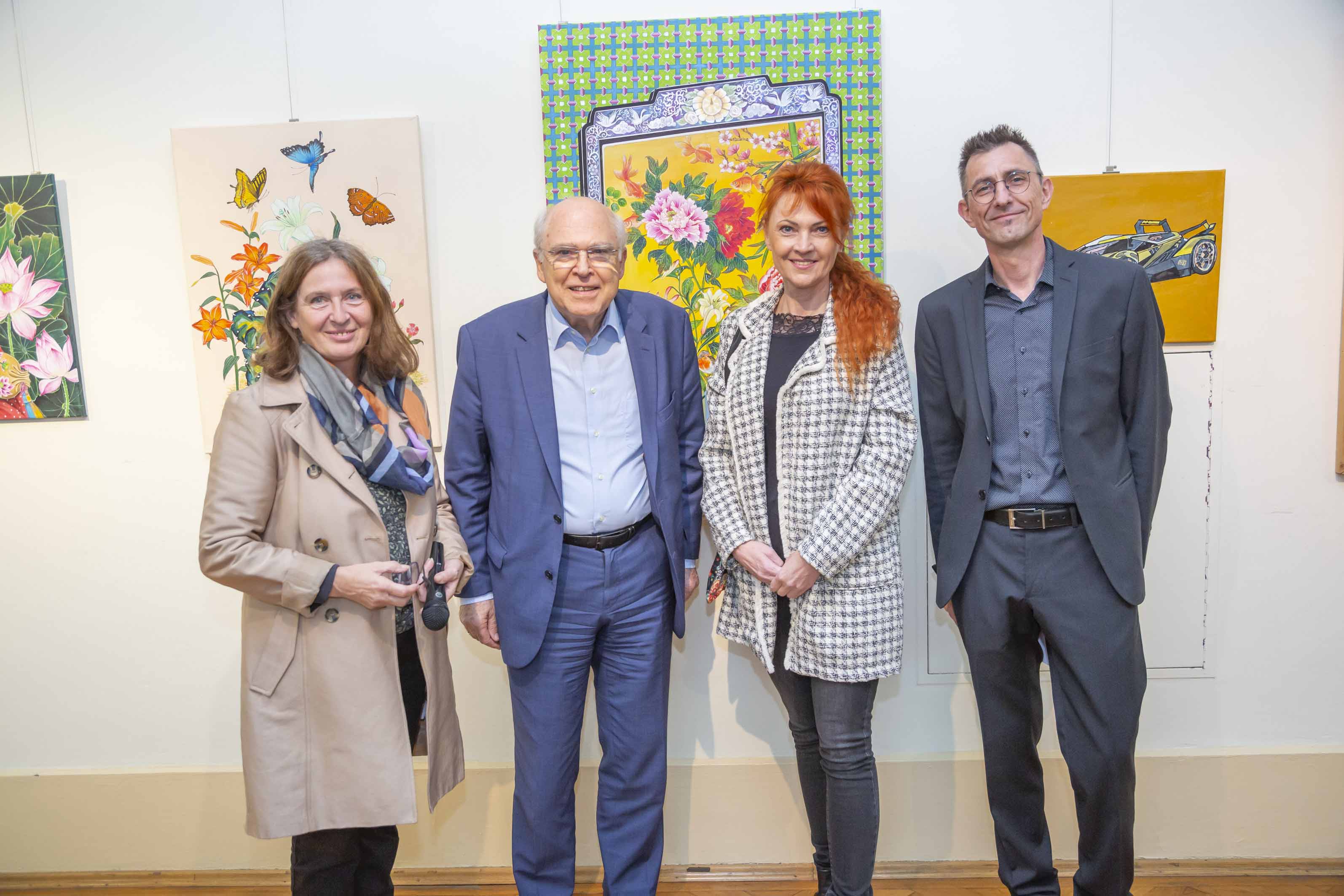 Bürgermeisterin Elke Kahr, Helmut List, Honorarkonsul von Korea, Gemeinderätin Sabine Wagner, Gerhard Gross, Kulturvermittlung Steiermark © Stadt Graz/Fischer Bürgermeisterin Elke Kahr, Helmut List, Honorarkonsul von Korea, Gemeinderätin Sabine Wagner, Gerhard Gross, Kulturvermittlung Steiermark