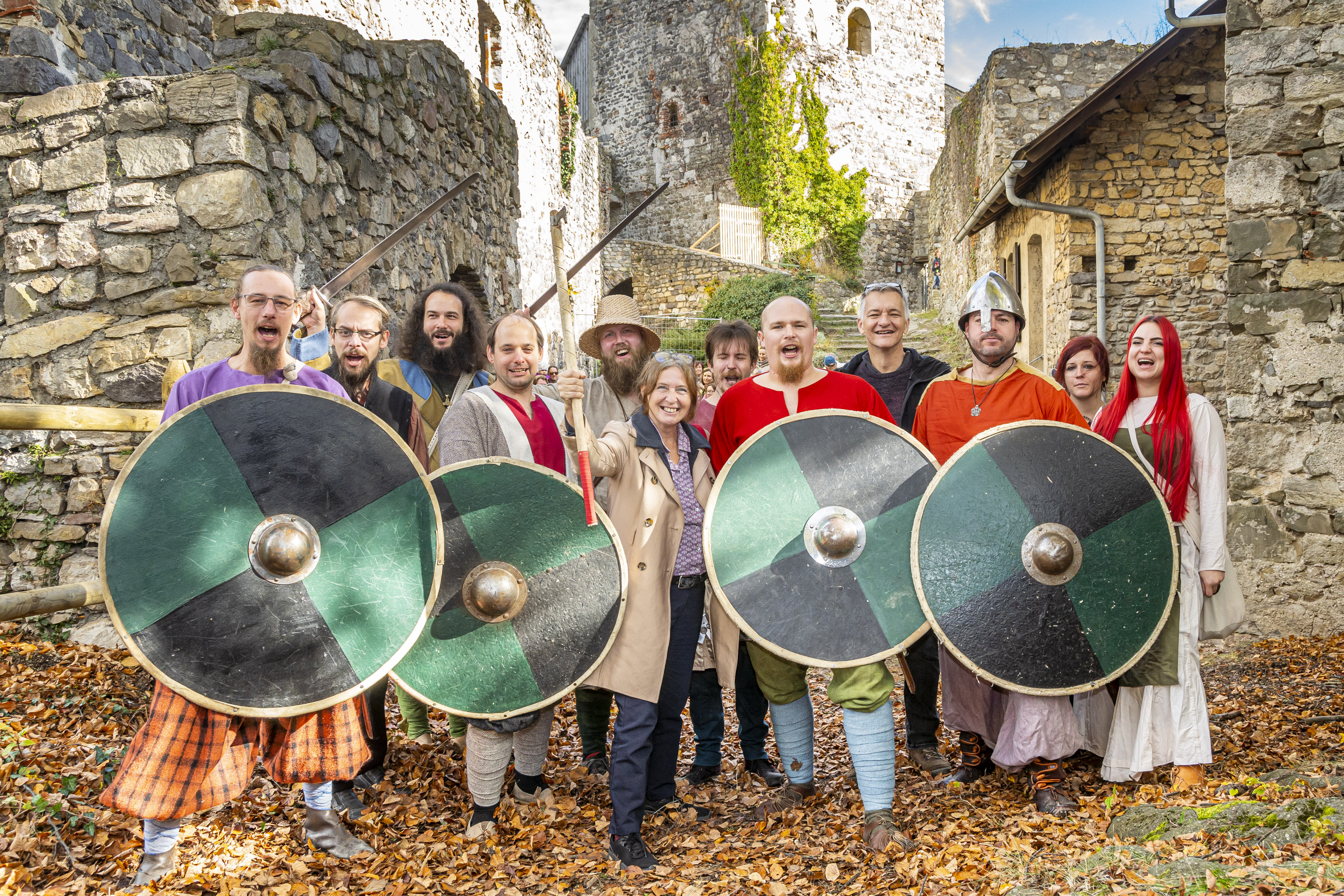 Bürgermeisterin Elke Kahr und Stadtrat Manfred Eber mit den South Styrian Celtics.