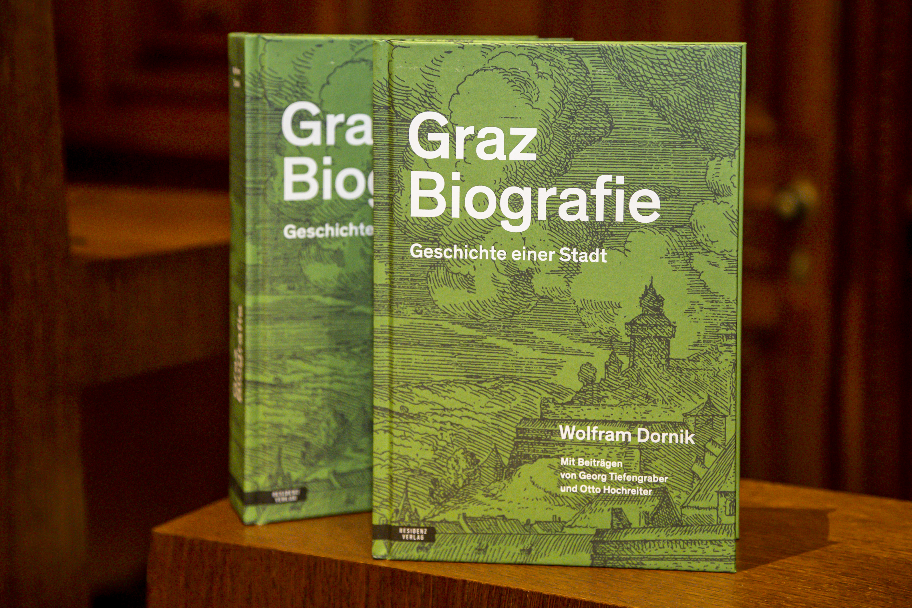 Auf gut 500 Seiten präsentiert das Buch die Biografie der Stadt in lebendiger und gut lesbarer Form © Stadt Graz/Fischer Auf gut 500 Seiten präsentiert das Buch die Biografie der Stadt in lebendiger und gut lesbarer Form