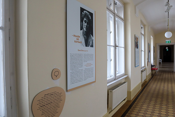 Erinnerung an Grete Schurz in der Pionierinnengalerie im Rathaus © Stadt Graz/Tatschl Erinnerung an Grete Schurz in der Pionierinnengalerie im Rathaus