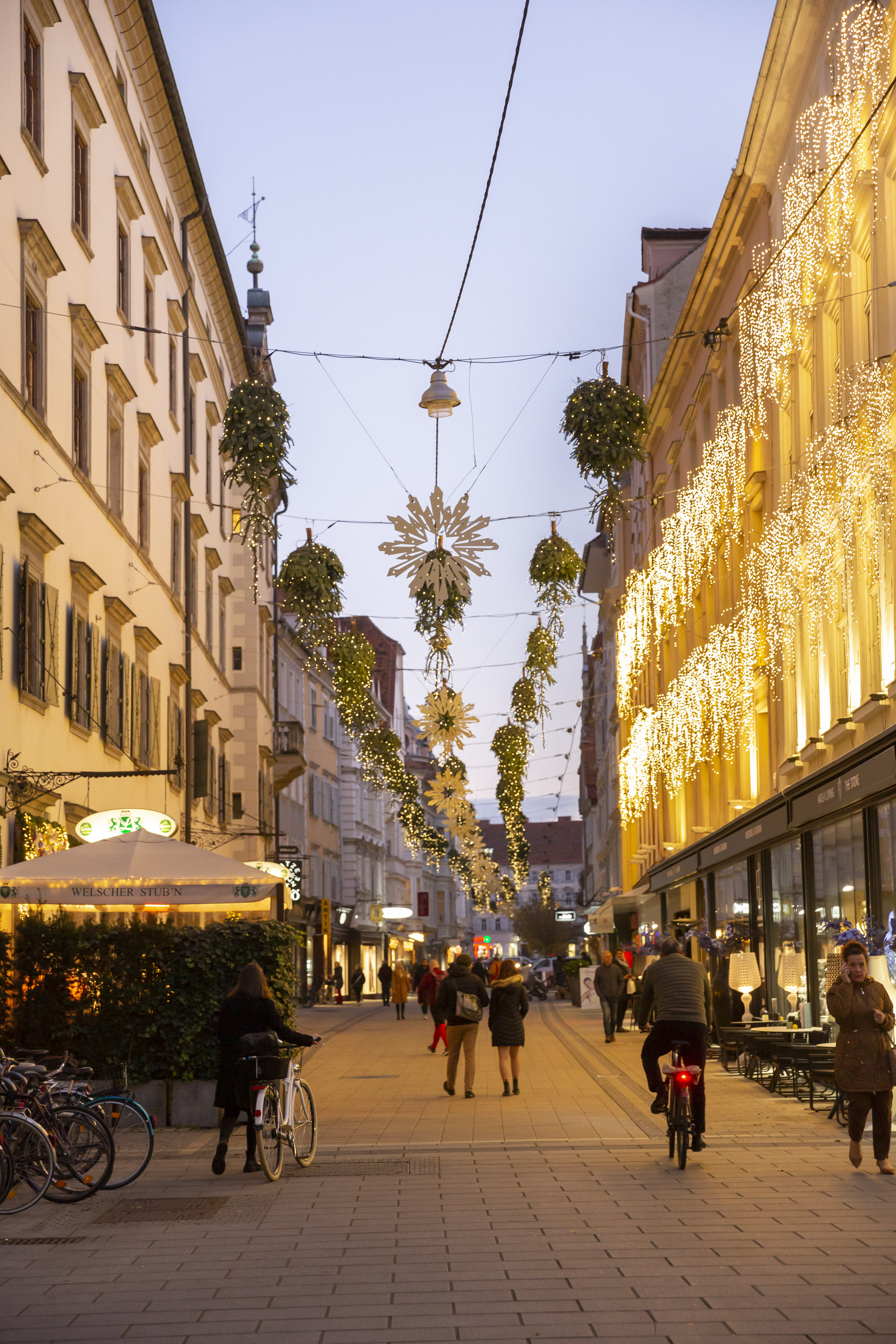 61 Straßen werden im Advent in vorweihnachtliches Licht getaucht.