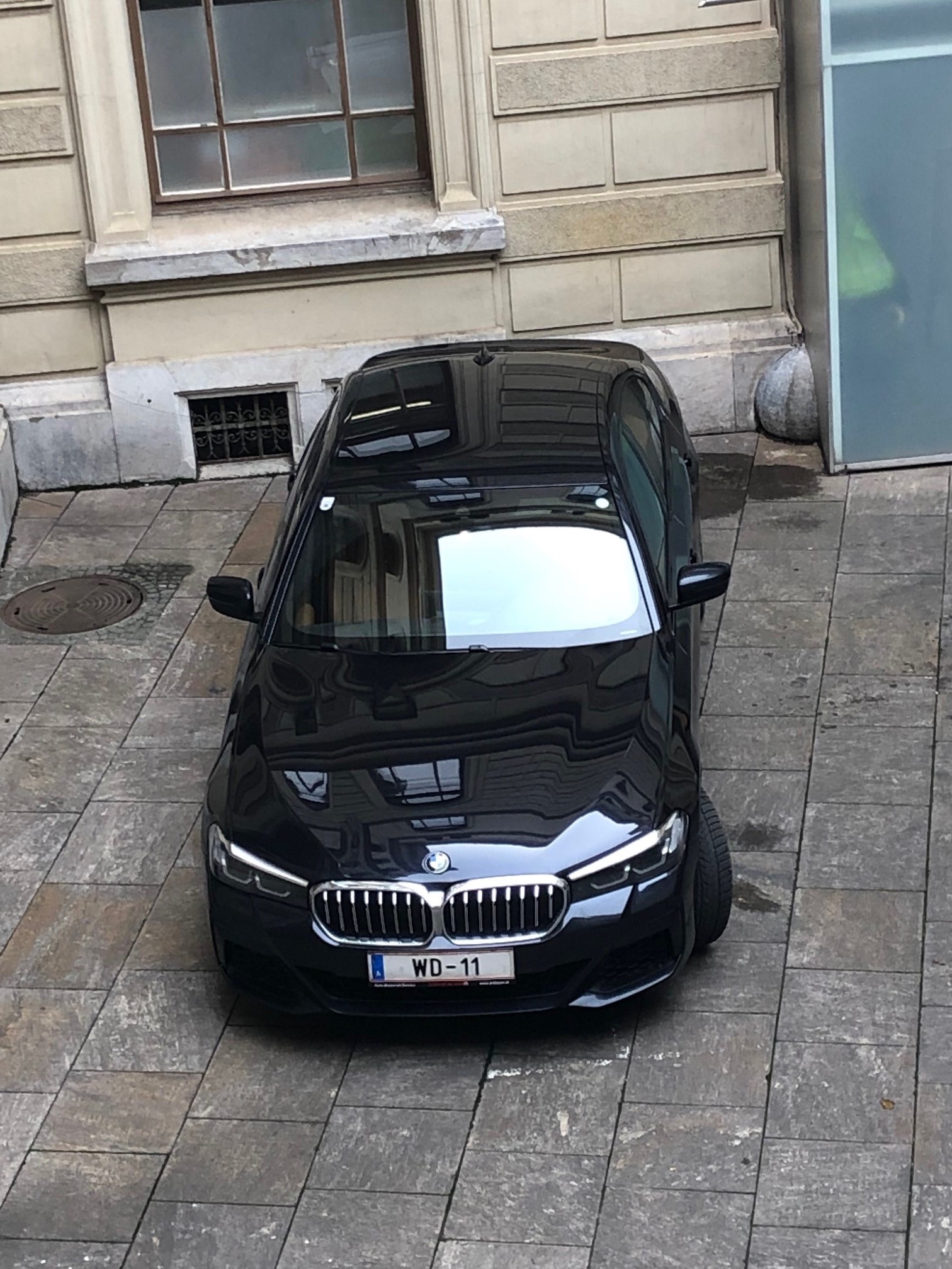 Das Diplomatenauto parkte im Rathaus-Innenhof.