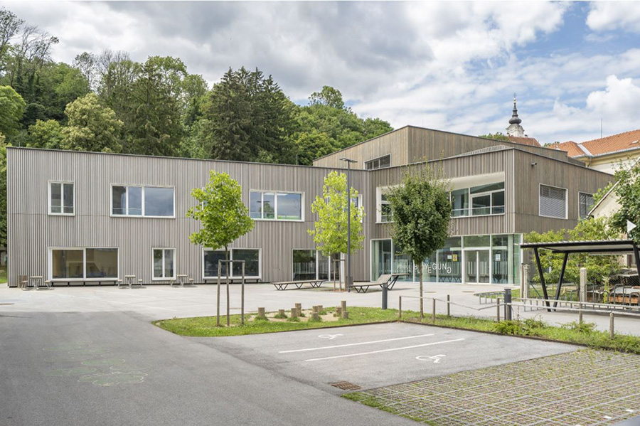 Über die Jahre gewachsene Grazer Baukultur: Die Volksschule Straßgang.