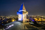 Der Uhrturm in den ukrainischen Farben beleuchtet © Stadt Graz/Fischer Der Uhrturm in den ukrainischen Farben beleuchtet