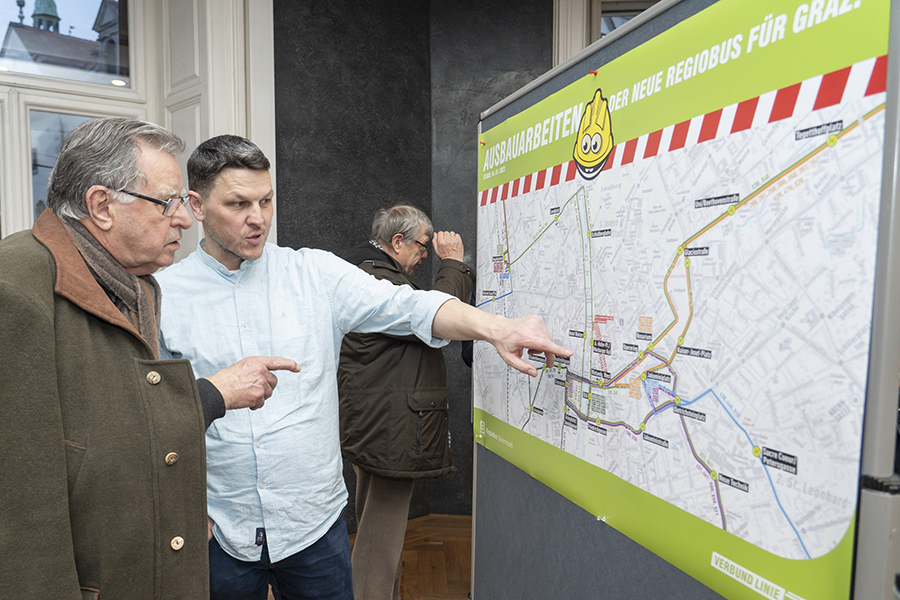 Großer Andrang im Grazer Congress: Viele Interessierten nutzen die Gelegenheit, sich über die neue Straßenbahnstrecke in der Innenstadt zu informieren.