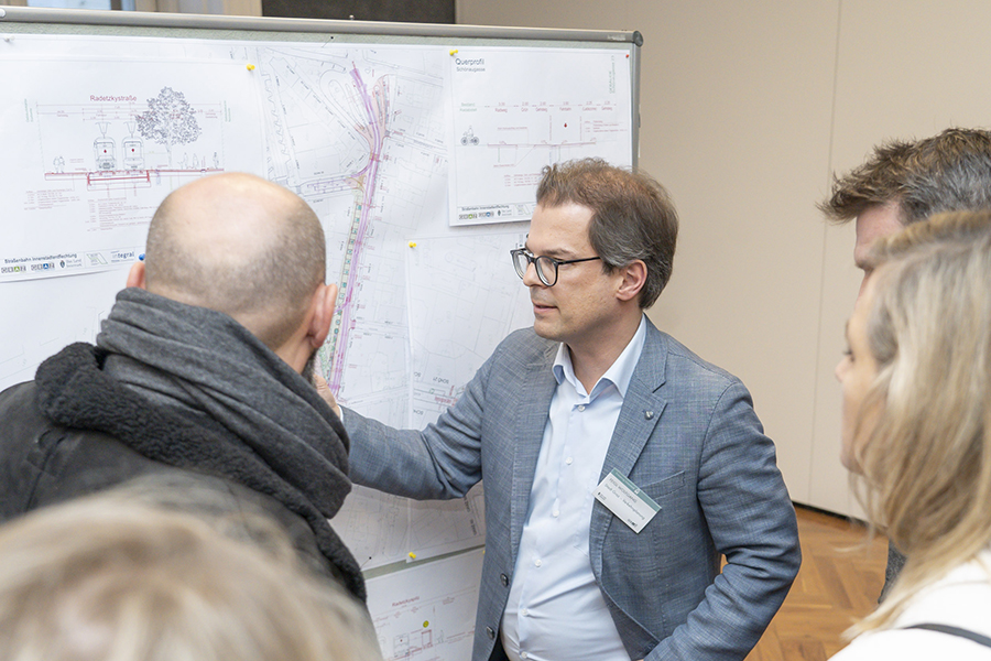 Großer Andrang im Grazer Congress: Viele Interessierten nutzen die Gelegenheit, sich über die neue Straßenbahnstrecke in der Innenstadt zu informieren.