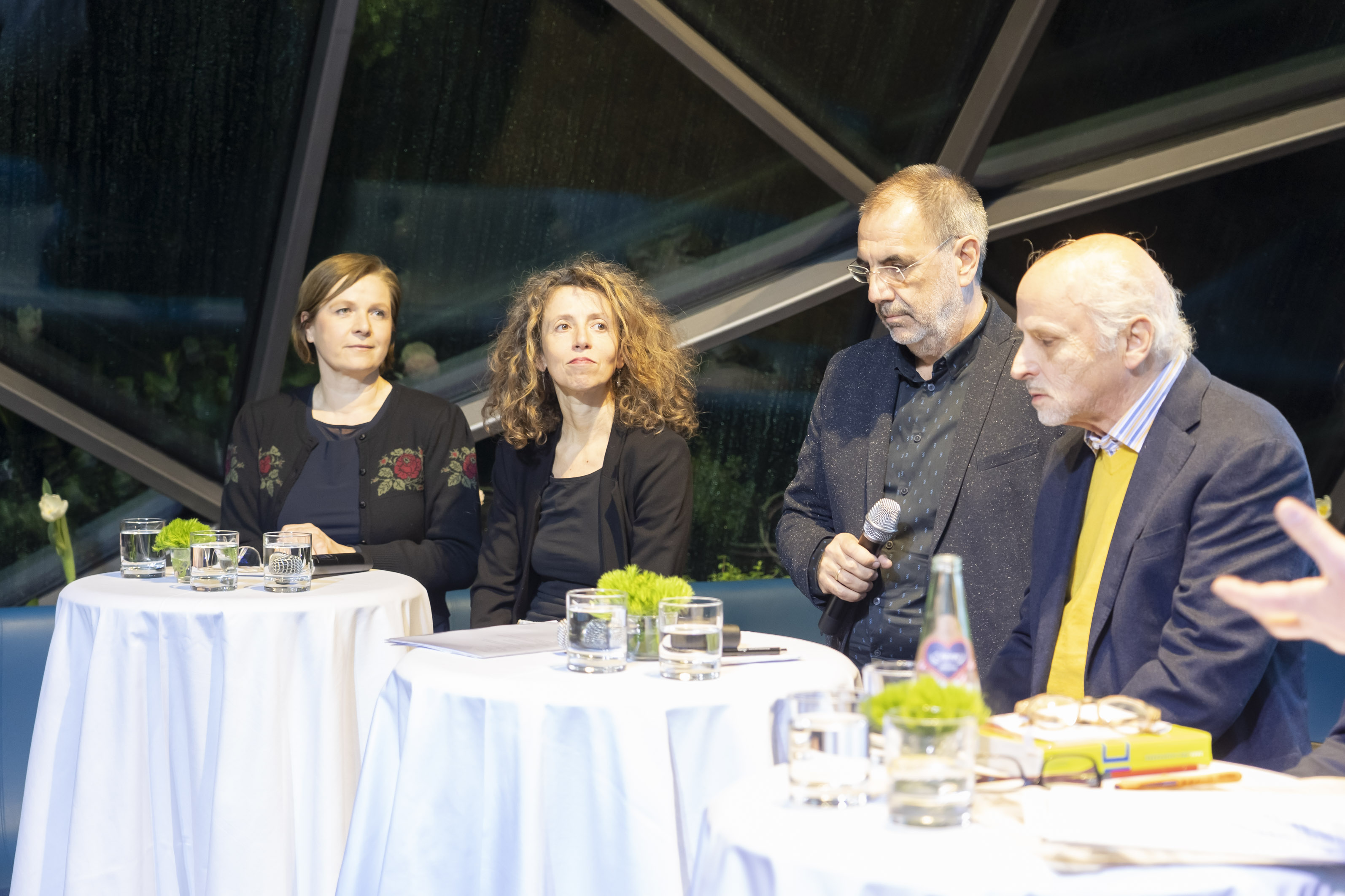 Diskussion über die Nachhaltigkeit des Kulturhauptstadtjahres: Vizebürgermeisterin Judith Schnwentner, Kunsthaus-Chefkuratorin Katrin Bucher-Trantow, Moderator Hansjürgen Schmölzer und Graz03-Intendant Wolfgang Lorenz (v.l.).