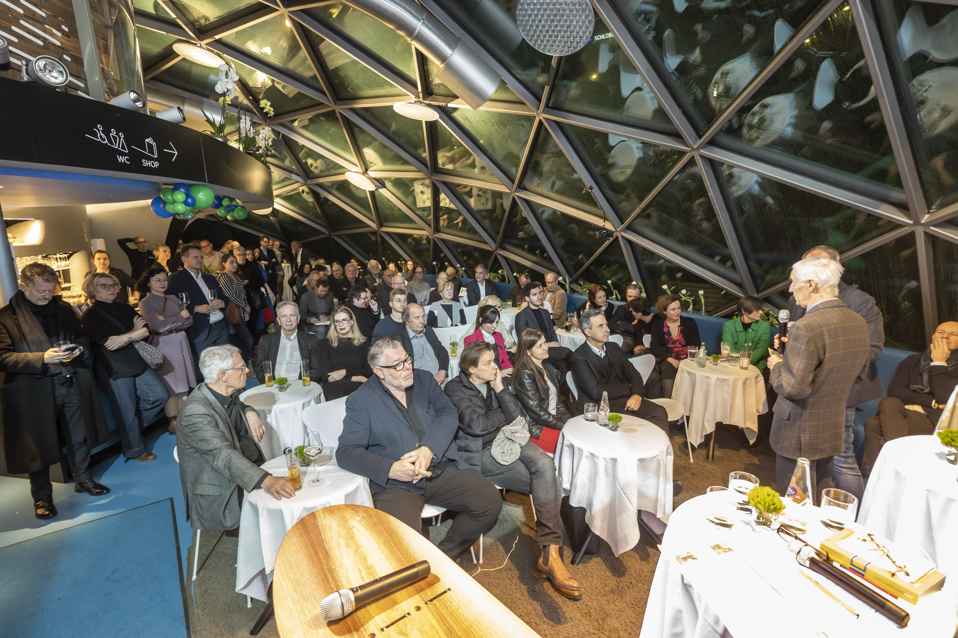 Full House auf der Murinsel, dem Aushängeschild des Kulturhauptstadtjahres 2003.