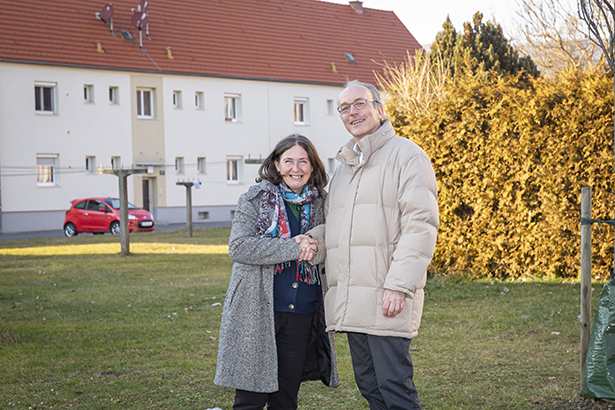 An seinem letzten Arbeitstag bedankte sich Bürgermeisterin Elke Kahr persönlich und herzlich bei Werner Jörg. Mehr als 30 Jahre war er als Hausverwalter in der Wachtlgasse, in Gösting und am Grünanger im Einsatz.