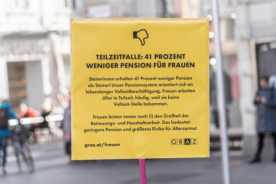 Was wurde in der Frauenpolitik erreicht und wo gibt es Handlungsbedarf? Diese Aktionstafeln geben einige Antworten. © Stadt Graz/Fischer Was wurde in der Frauenpolitik erreicht und wo gibt es Handlungsbedarf? Diese Aktionstafeln geben einige Antworten.