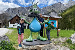 Der Wuzzi begleitet die Besuchenden am Wasser.Wander.Wunder-Weg 