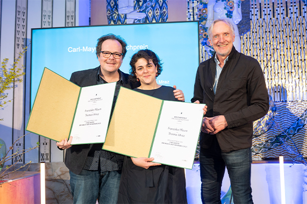 Thomas Mraz und Franziska Pflaum wurden für ihr Treatment "Basta" mit dem Carl-Mayer-Drehbuchpreis ausgezeichnet. Stadtrat Günter Riegler gratulierte.