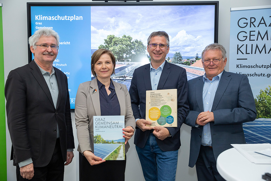 Sie stellten den Klimaschutzplan für das Haus Graz vor: Umweltamtsleiter Werner Prutsch, Vizebürgermeisterin Judith Schwentner, Magistratsdirektor Martin Haidvogl und Wolfgang Malik, CEO der Holding Graz.