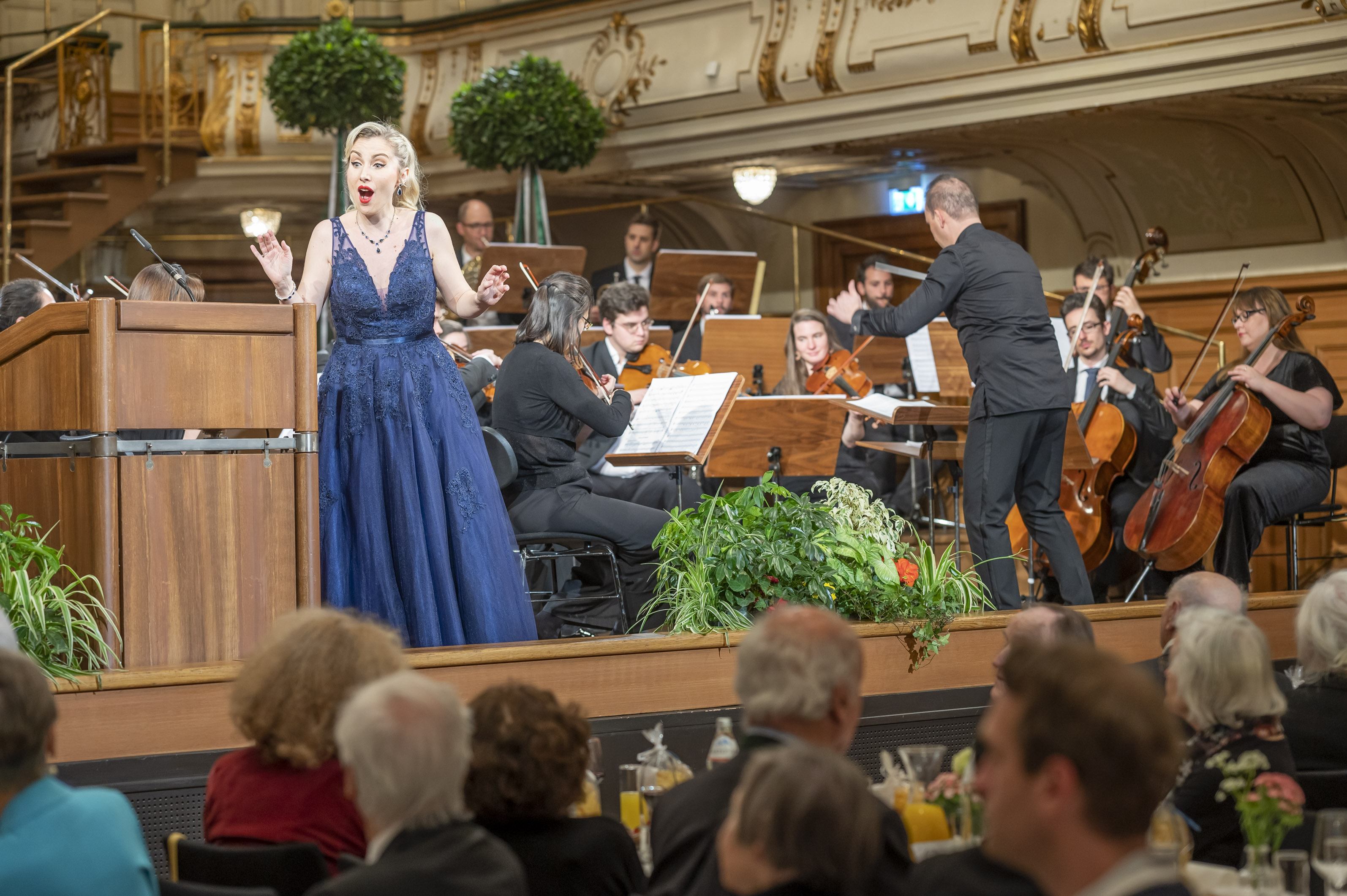 Sopranistin Brigitta Simon und das Kammerorchester Con Fuoco sorgten für die musikalische Umrahmung.