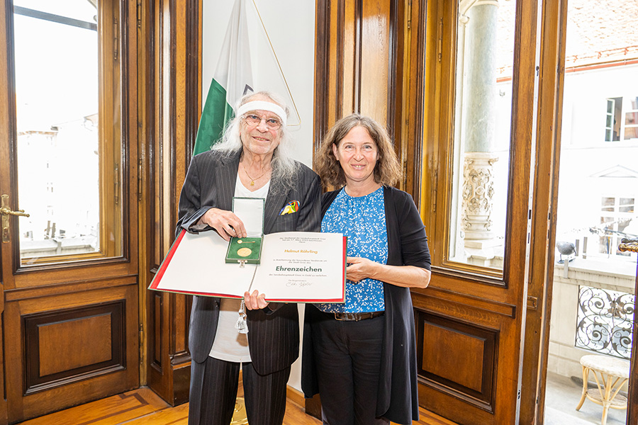Große Ehre für Helmut Röhrling, besser bekannt als Schiffkowitz von STS: Er erhielt das Goldene Ehrenzeichen der Stadt Graz