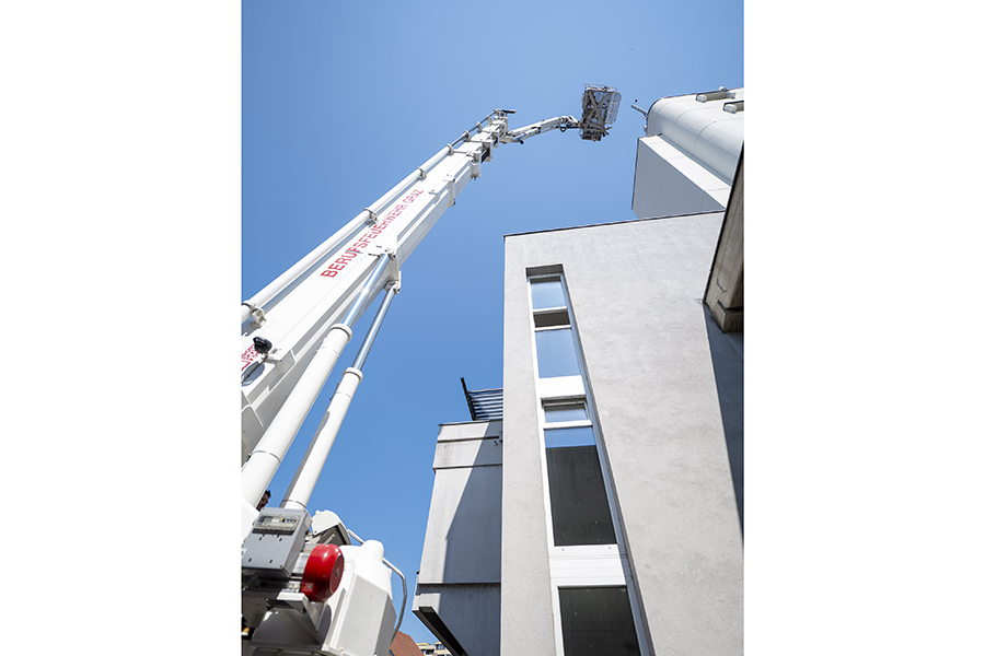 Hoch hinaus: Die neue Klima- und Wettermessstation auf dem Turm der Grazer Berufsfeuerwehr.