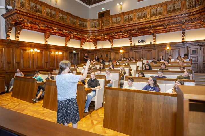 MS Algersdorf zu Besuch im Rathaus