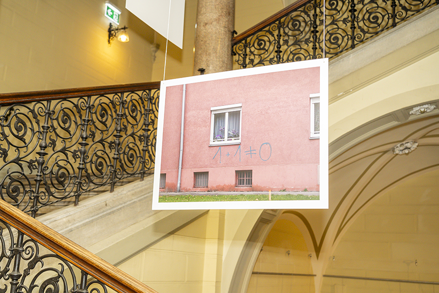Die Ausstellung zeigt eine kleine Auswahl der fotografischen Streifzüge von Martin Behr und Martin Osterider durch die Triestersiedlung.