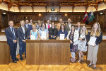 Bildungsstadtrat Kurt Hohensinner und IV-Steiermark Geschäftsführer Gernot Pagger mit den Gewinner:innen des diesjährigen Teachers Award Graz