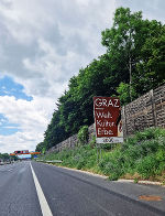 Die neue Hinweistafel © Stadt Graz/Sommersacher Die neue Hinweistafel
