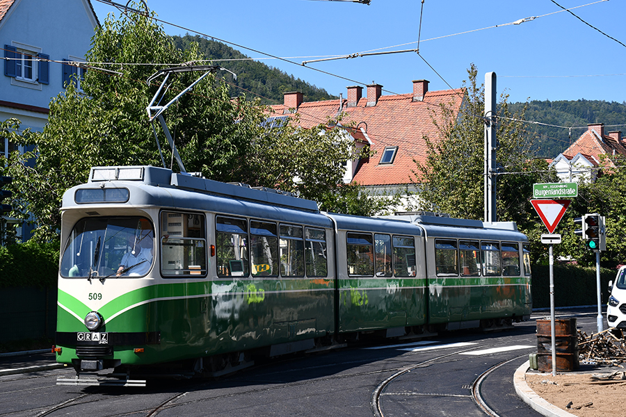 Auf ganzer Linie ein Erfolg: Ab 9. Septembe fährt die Linie 7 wieder bis zur neuen und entlang der Strecke üppige begrünten Endhaltestelle Wetzelsdorf.